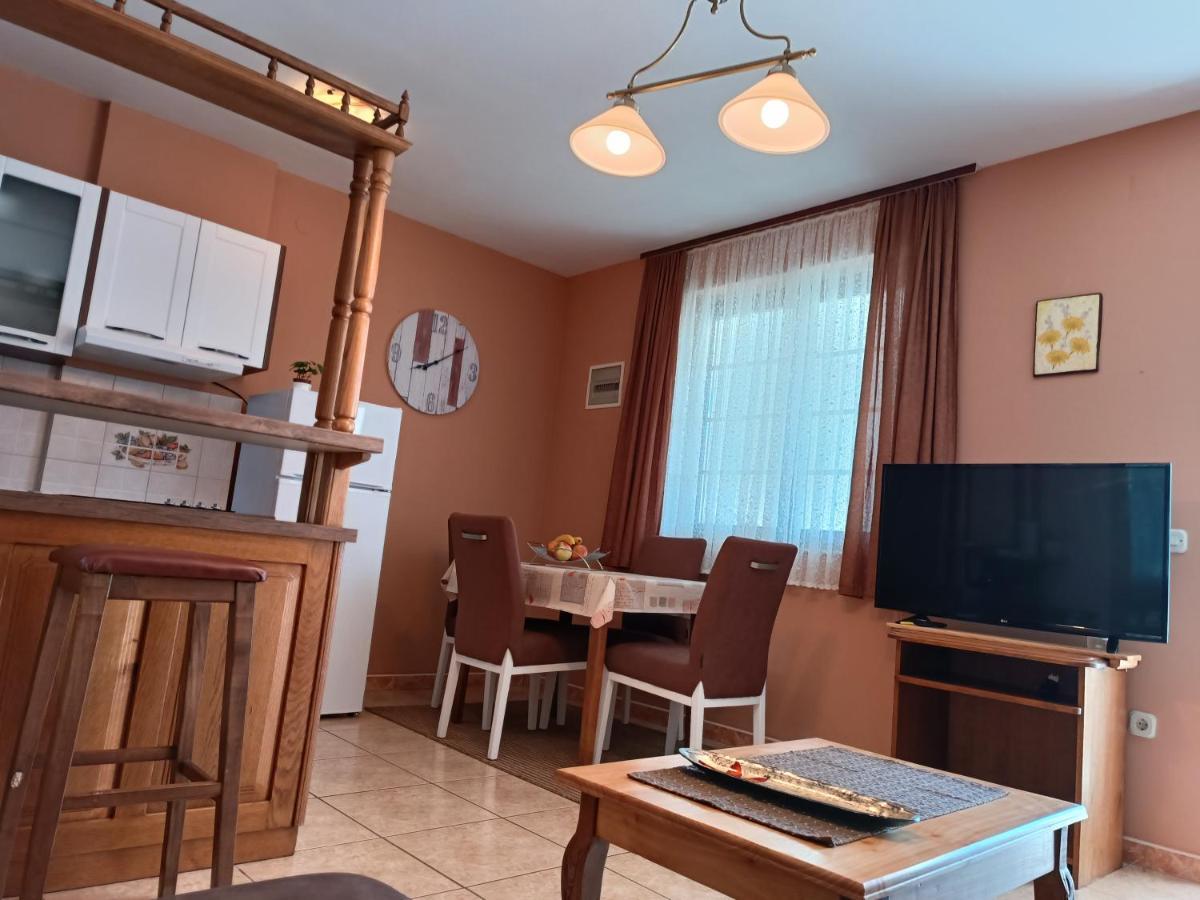 Apartments Ivicek Porec Esterno foto